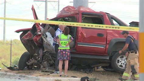 Police investigating east Austin deadly crash